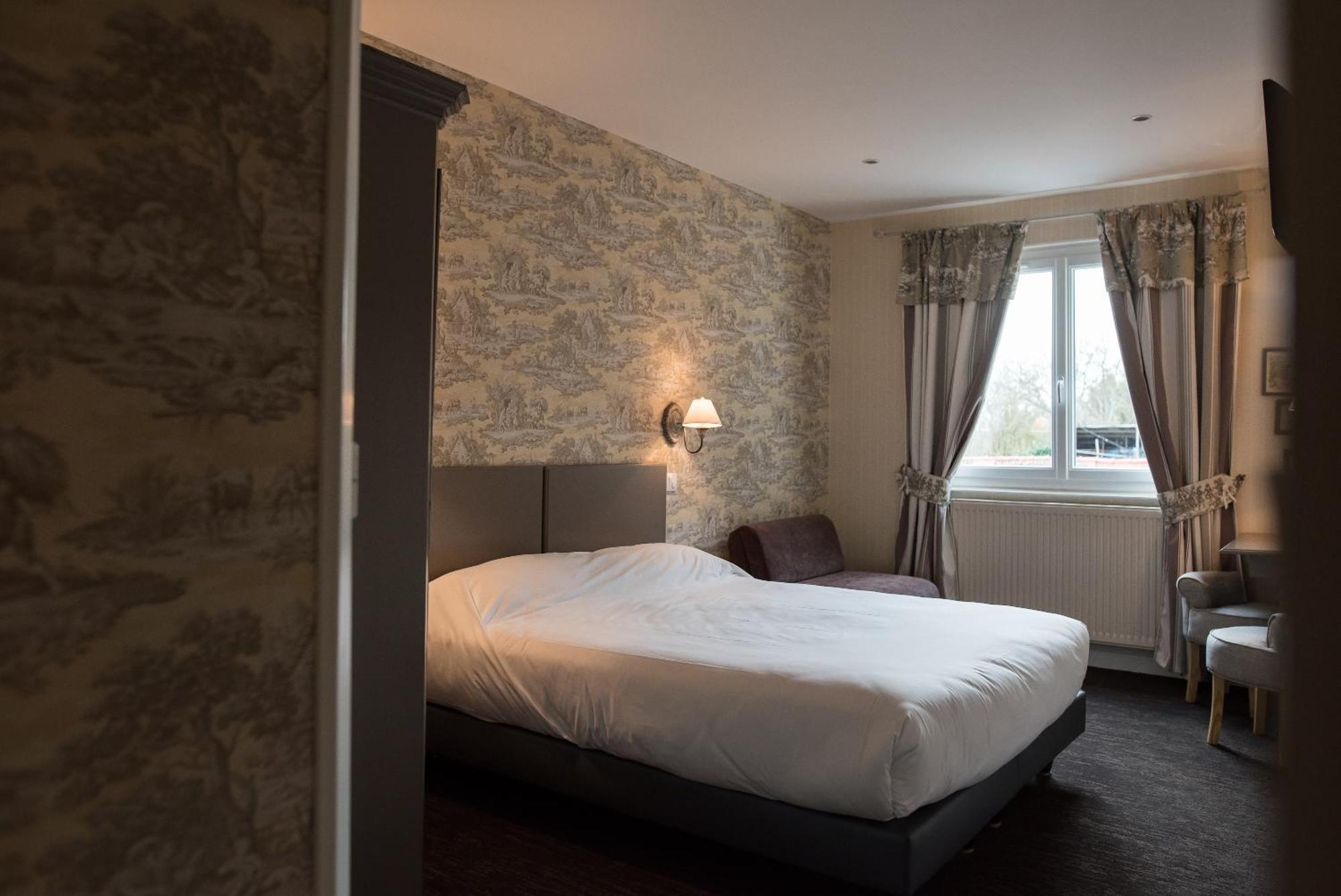 L'Auberge Du Port Des Roches Luche-Pringe Habitación foto