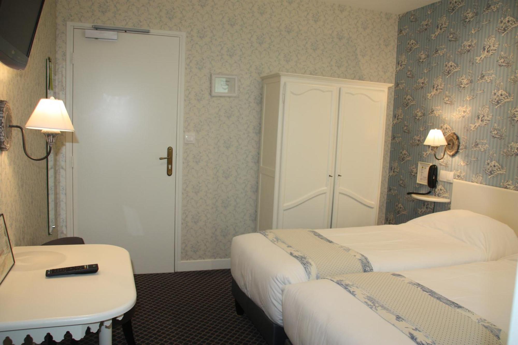 L'Auberge Du Port Des Roches Luche-Pringe Habitación foto